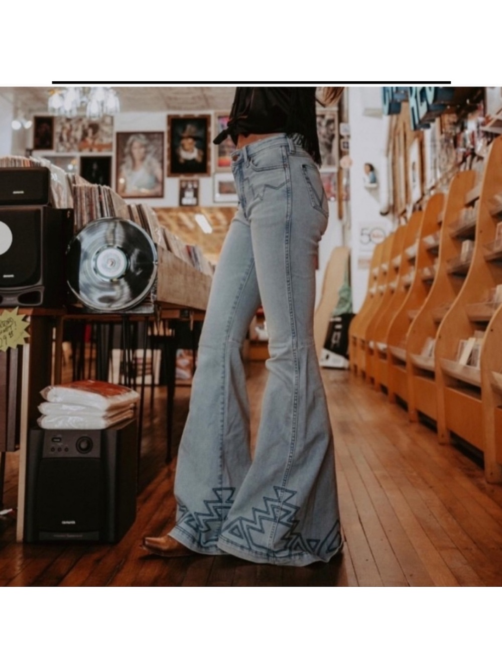 ❤️Wrangler trumpet bell embroidered light blue 🩵denim jeans